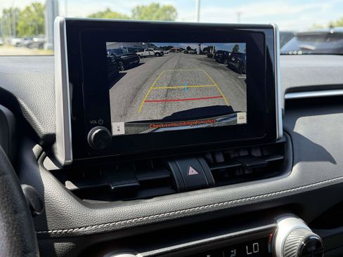 Used 2025 Toyota RAV4 LE AWD/4WD image 28