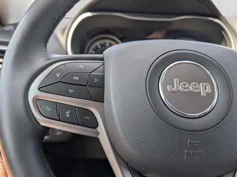 Used 2019 Jeep Cherokee Latitude Plus w/ Comfort/Convenience Group AWD/4WD image 26