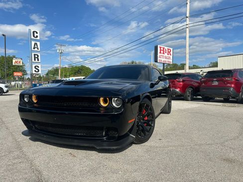 Used 2016 Dodge Challenger SRT Hellcat RWD image 1