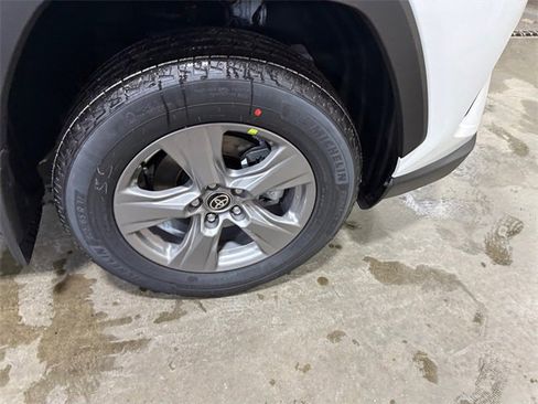 New 2025 Toyota RAV4 XLE image 19