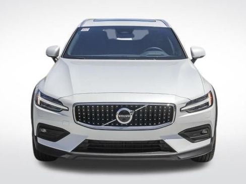 New 2025 Volvo V60 B5 Cross Country Ultra w/ Climate Package image 2