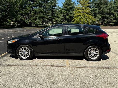 Used 2017 Ford Focus SE FWD image 2