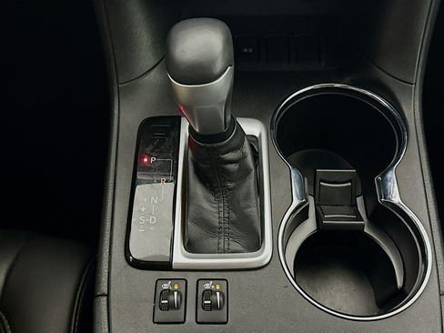 Used 2019 Toyota Highlander XLE FWD image 25