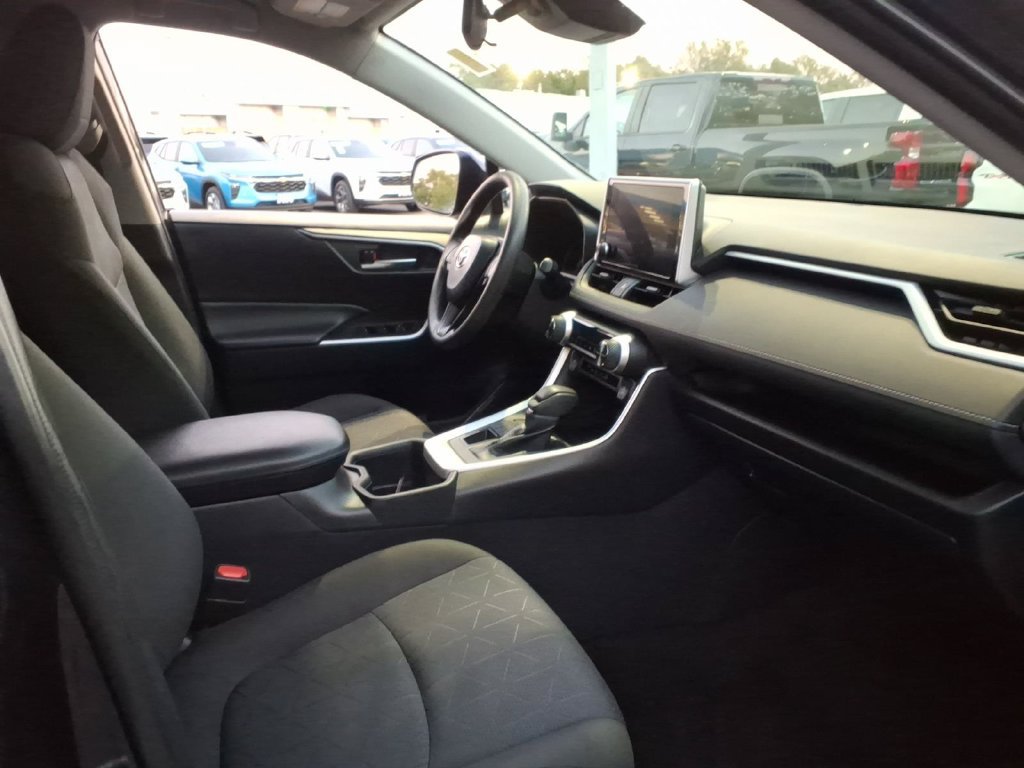 Used 2023 Toyota RAV4 XLE AWD/4WD image 20