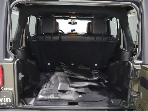 Used 2015 Jeep Wrangler Unlimited Rubicon w/ Max Tow Package AWD/4WD image 5