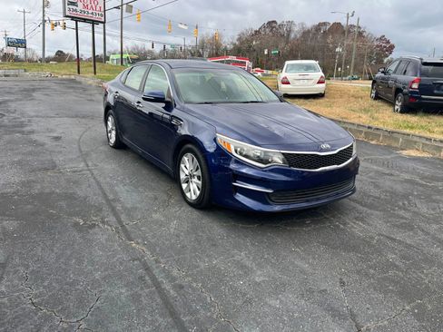 Used 2018 Kia Optima LX w/ 17" Alloy Wheels Package FWD image 1