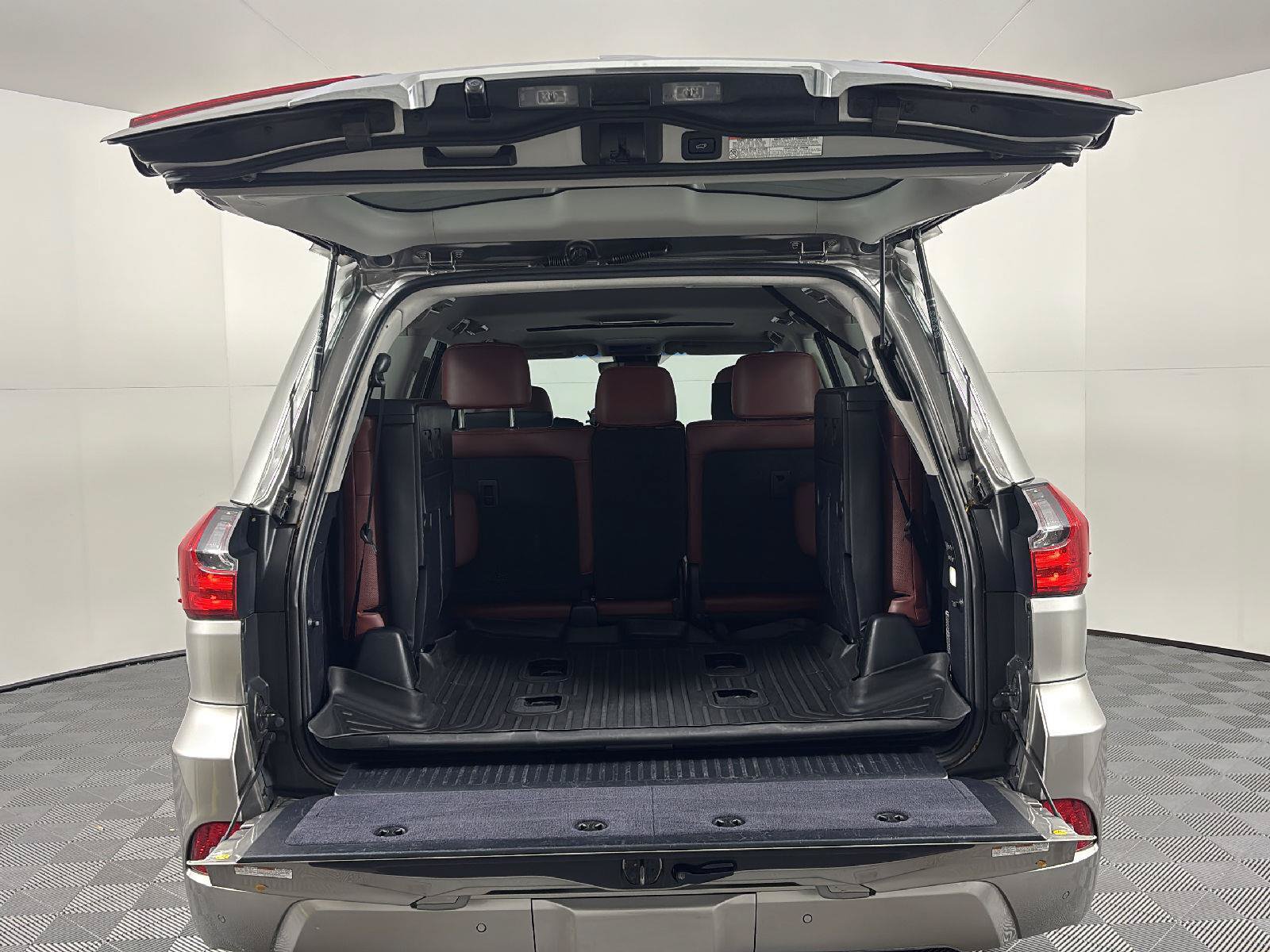 Used 2016 Lexus LX 570 4WD w/ Luxury Package image 23