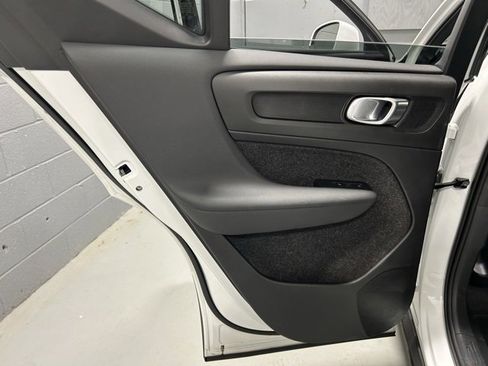 Certified 2025 Volvo XC40 B5 Core image 9