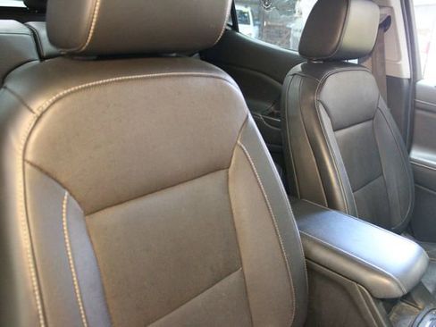 Used 2020 GMC Acadia SLT w/ GMC Pro Grade Package AWD/4WD image 11