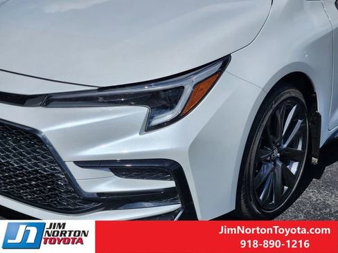 Used 2025 Toyota Corolla SE w/ SE Premium Package FWD image 11