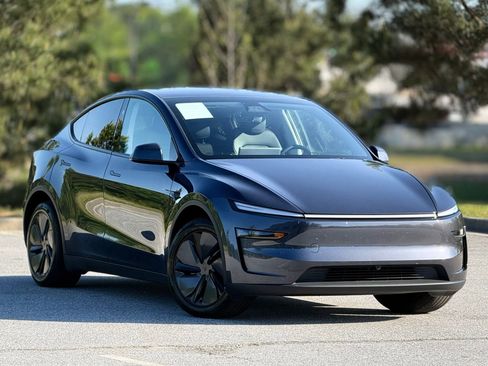 Used 2026 Tesla Model Y 2WD image 10