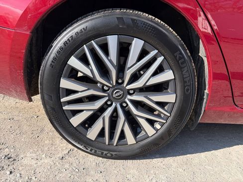 Used 2025 Nissan Altima 2.5 SV image 30