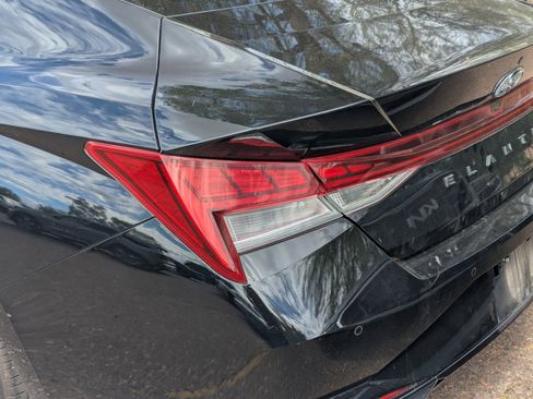 Used 2023 Hyundai Elantra Limited image 12