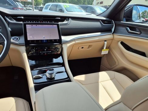 New 2025 Jeep Grand Cherokee Limited w/ Trailer Tow Package image 16