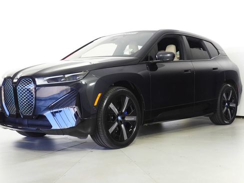 Used 2024 BMW iX xDrive50 w/ Sport Package AWD/4WD image 2