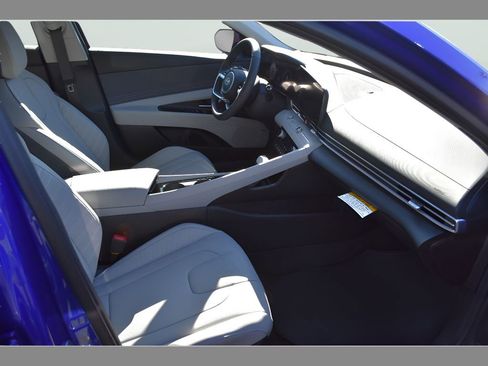 New 2026 Hyundai Elantra Limited FWD image 13