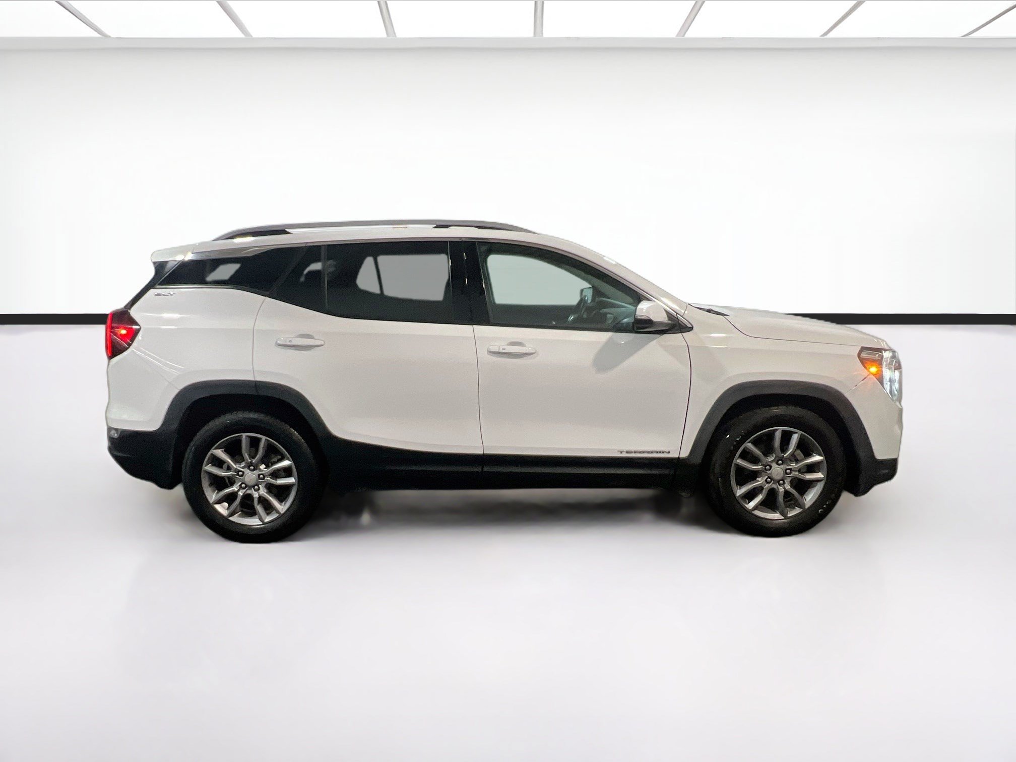 Used 2022 GMC Terrain SLT FWD image 23