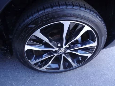 Used 2018 Toyota Corolla SE w/ Carpet Mat Package (TMS) FWD image 14