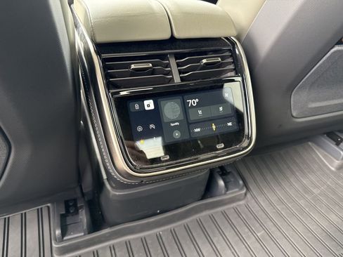 Used 2022 Rivian R1T Launch Edition image 24