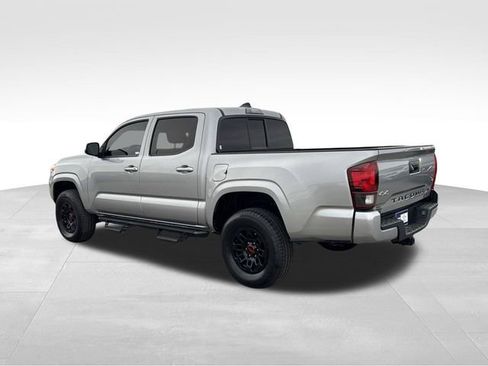 Used 2022 Toyota Tacoma SR image 3