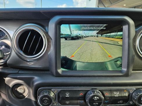 Used 2023 Jeep Gladiator Overland image 21