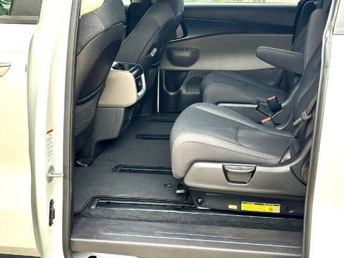 Used 2025 Kia Carnival LX FWD image 21