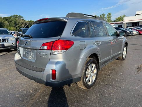 Used 2010 Subaru Outback 3.6R Limited AWD/4WD image 5