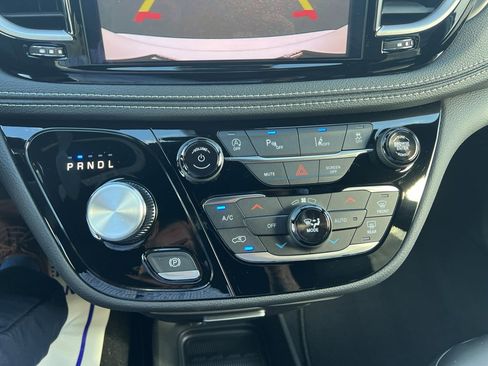 New 2026 Chrysler Pacifica Select image 30