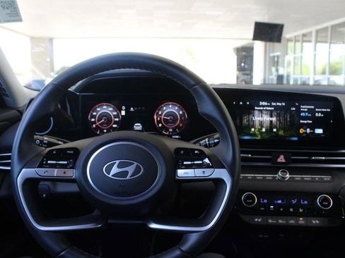 Used 2025 Hyundai Elantra Limited FWD image 33