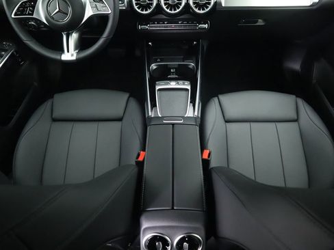 Certified 2025 Mercedes-Benz GLB 250 image 17