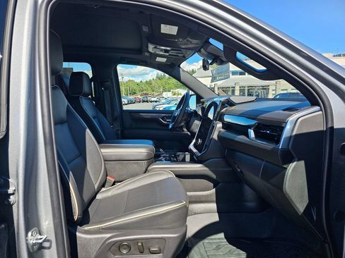 Used 2025 GMC Yukon XL Elevation w/ Elevation Premium Package AWD/4WD image 10