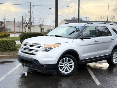 Used 2015 Ford Explorer XLT AWD/4WD image 3