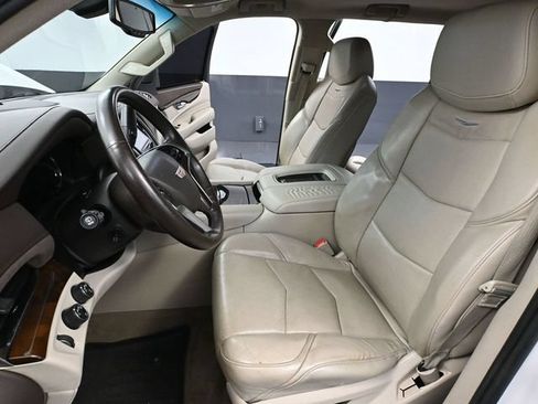 Used 2017 Cadillac Escalade ESV 4WD image 24
