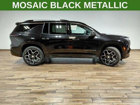 Used 2025 Chevrolet Traverse High Country w/ LPO, Floor Liner Package AWD/4WD image 14