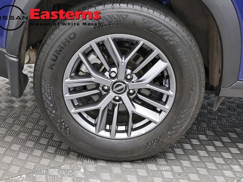 Used 2023 Nissan Rogue S AWD/4WD image 30
