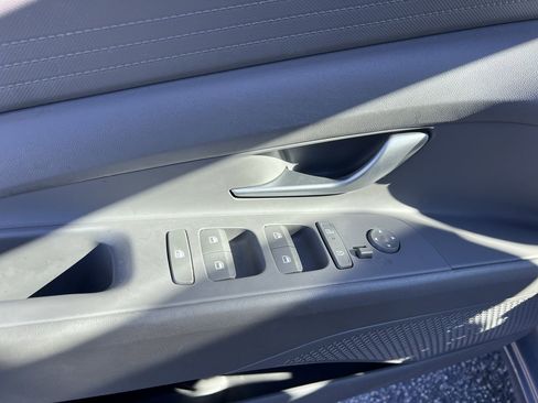 Used 2024 Hyundai Elantra SEL image 15