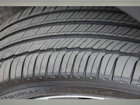 Certified 2025 Volvo XC40 B5 Core w/ Protection Package Premier image 10