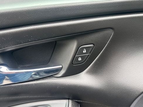 Used 2018 Chevrolet Volt LT w/ Comfort Package FWD image 34