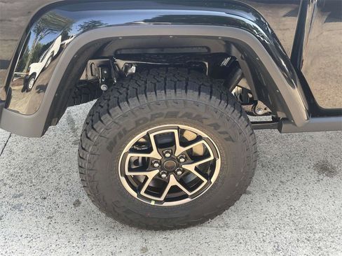 New 2025 Jeep Gladiator Rubicon w/ Convenience Group image 36