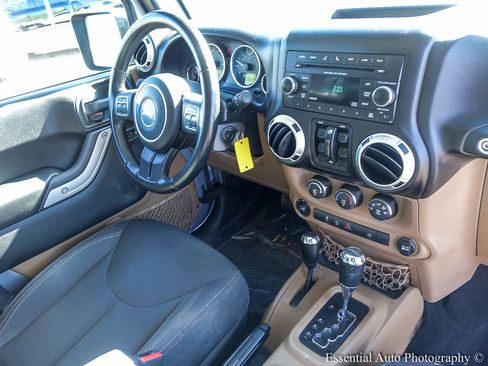 Used 2017 Jeep Wrangler Unlimited Sahara w/ Connectivity Group image 20