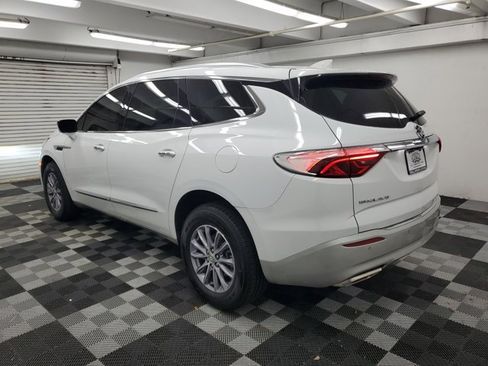 Used 2024 Buick Enclave Essence w/ Technology Package image 4