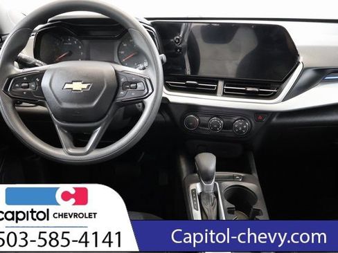 Used 2025 Chevrolet Trax LS FWD image 15