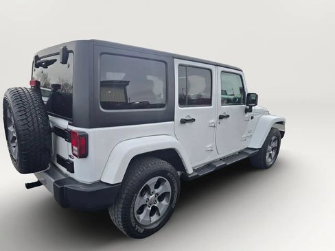Used 2018 Jeep Wrangler Unlimited Sahara w/ Connectivity Group AWD/4WD image 6