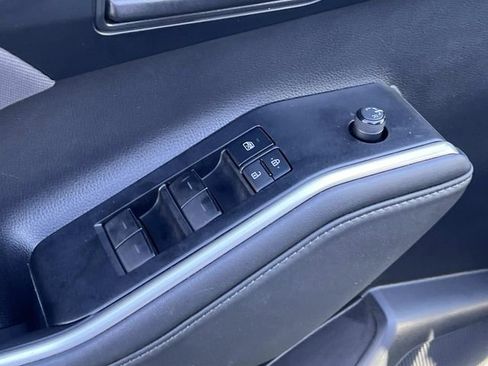 Used 2020 Toyota Highlander LE image 15