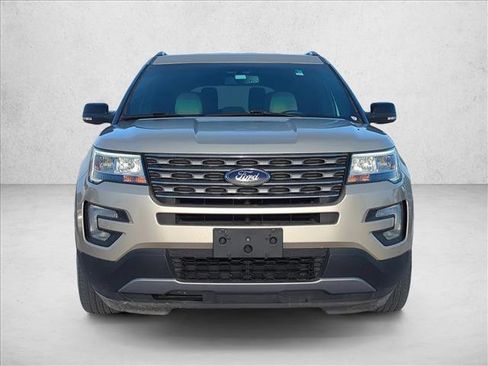 Used 2017 Ford Explorer XLT w/ Equipment Group 201A image 2