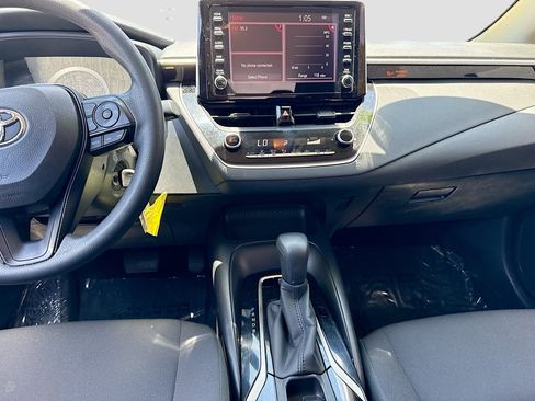 Used 2020 Toyota Corolla LE FWD image 17