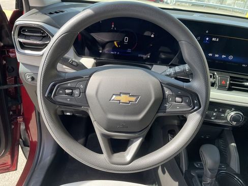 Used 2025 Chevrolet TrailBlazer LT AWD/4WD image 16