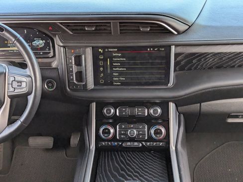 Used 2024 GMC Yukon XL Denali w/ Advanced Technology Package image 17