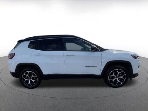Used 2025 Jeep Compass Limited image 16
