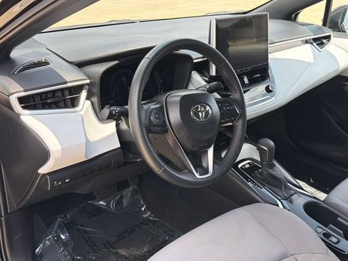 Used 2025 Toyota Corolla SE w/ SE Premium Package FWD image 21